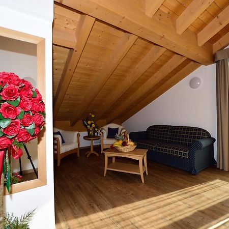 La Casa Al Noce Aparthotel Mezzana  Kültér fotó