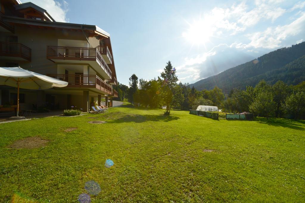 La Casa Al Noce Aparthotel Mezzana  Kültér fotó