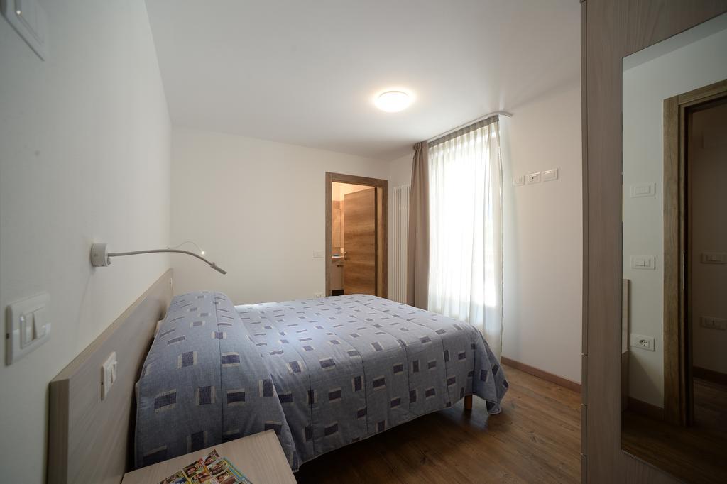 La Casa Al Noce Aparthotel Mezzana  Szoba fotó