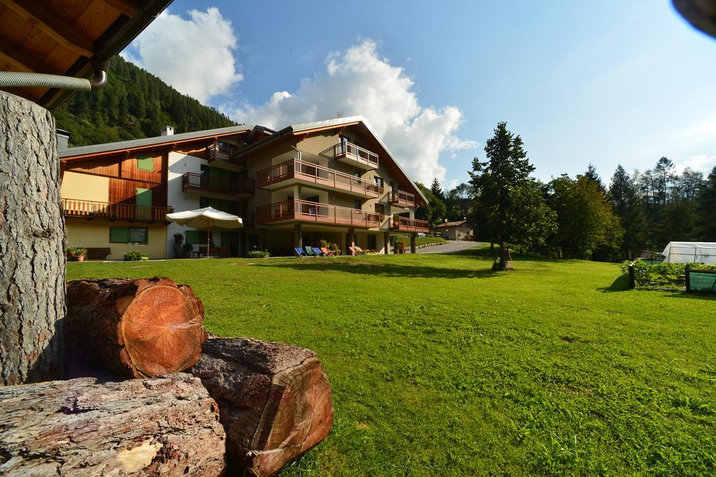 La Casa Al Noce Aparthotel Mezzana  Kültér fotó