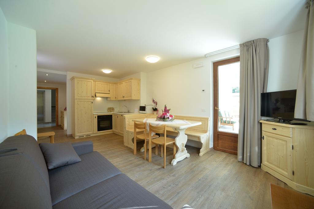 La Casa Al Noce Aparthotel Mezzana  Kültér fotó