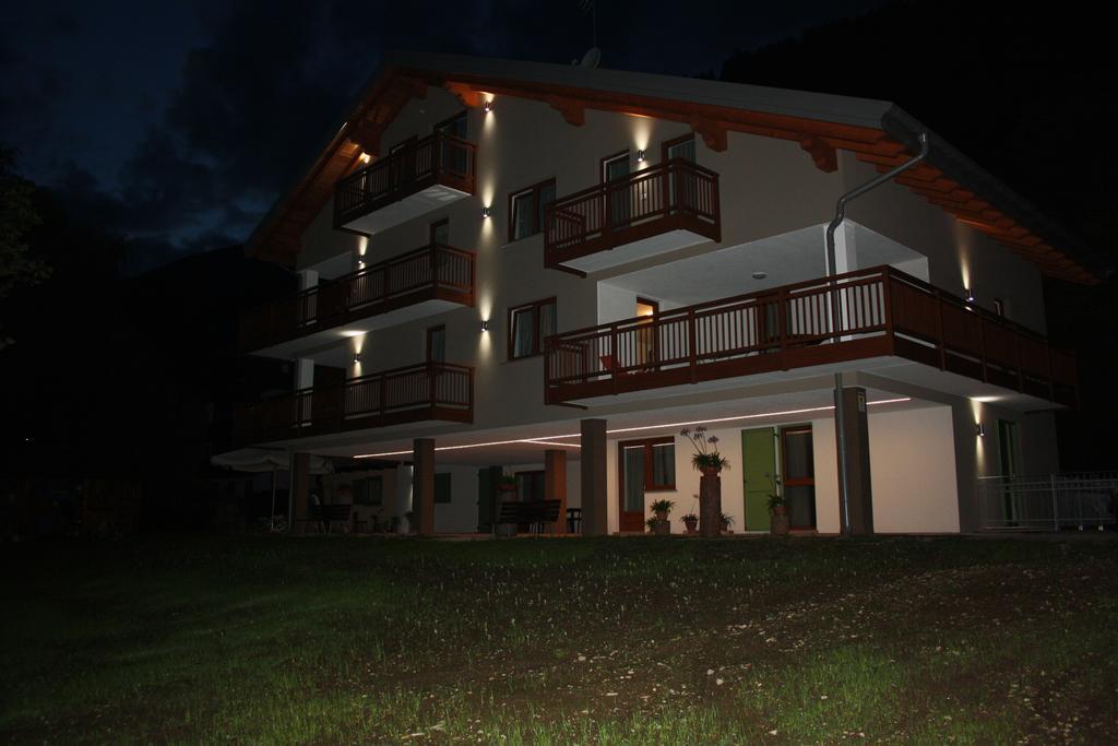 La Casa Al Noce Aparthotel Mezzana  Kültér fotó