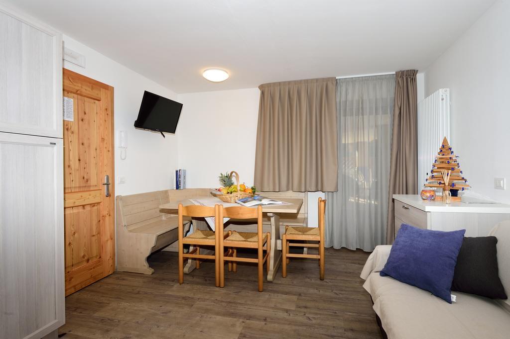 La Casa Al Noce Aparthotel Mezzana  Kültér fotó
