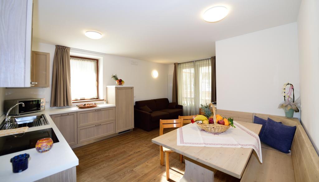 La Casa Al Noce Aparthotel Mezzana  Kültér fotó