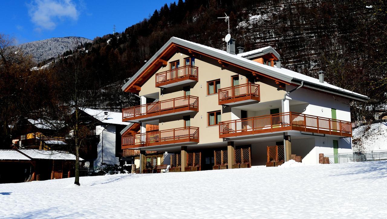 La Casa Al Noce Aparthotel Mezzana  Kültér fotó