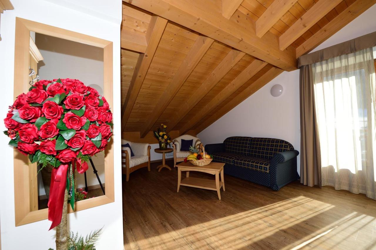 La Casa Al Noce Aparthotel Mezzana  Kültér fotó