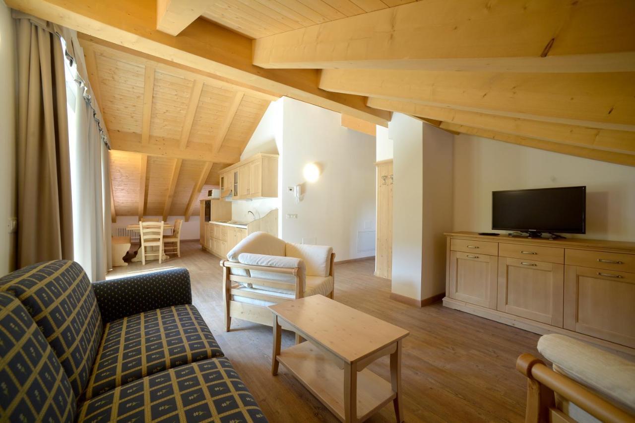 La Casa Al Noce Aparthotel Mezzana  Kültér fotó